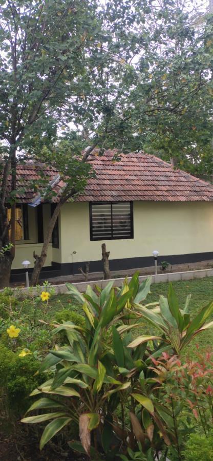 Savithri Inn Cottage Varkala Exterior foto